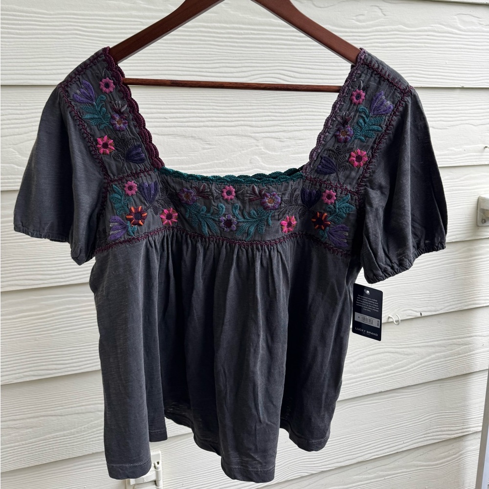 NWT Lucky Brand - Embroidered Gray Blouse with Floral Design - Picture 6 of 7